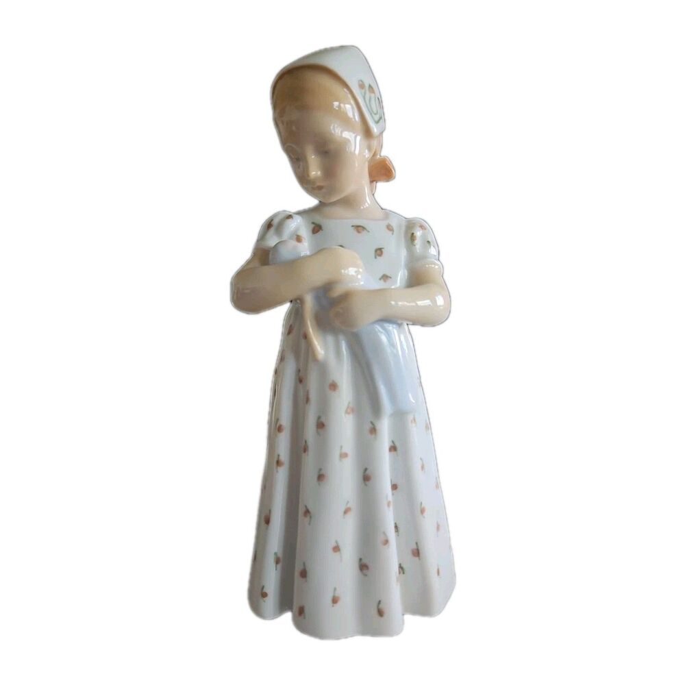 Vintage Bing and Grondahl B&G Mary with Doll 1721 Collectable Made In Denmark